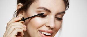 aplicar la máscara de pestañas